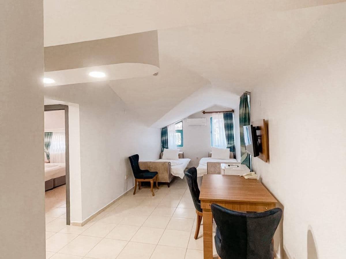 rooms-suit-room