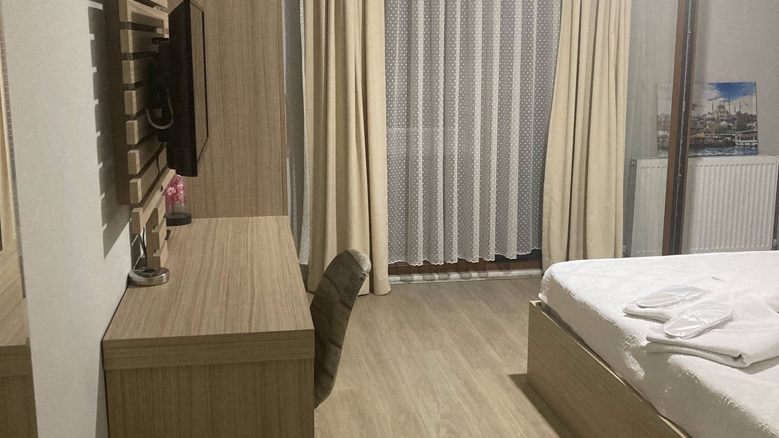 rooms-deluxe-room