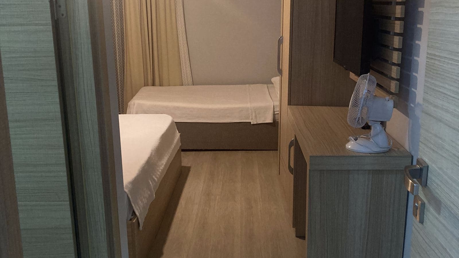 rooms-deluxe-room