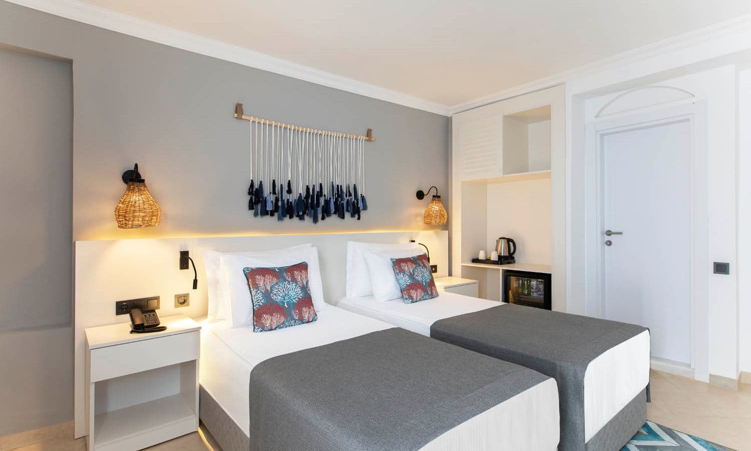 rooms-club-room