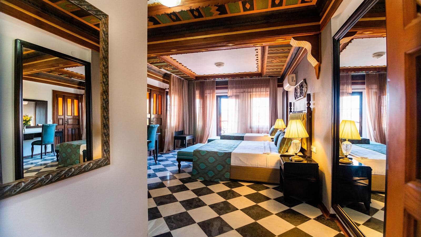 rooms-deluxe-room
