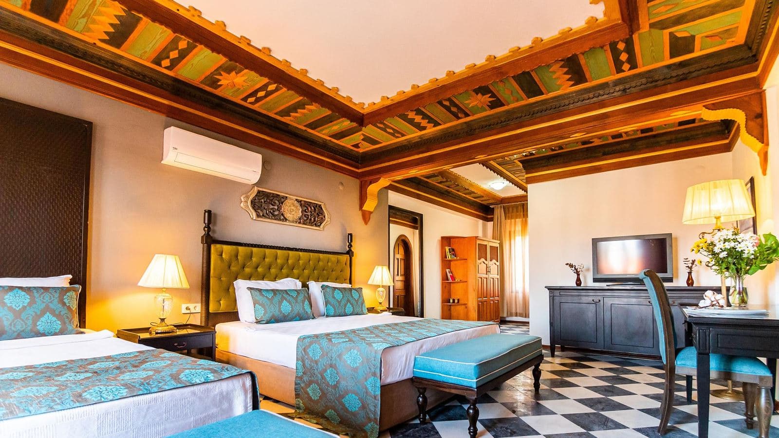 rooms-deluxe-room