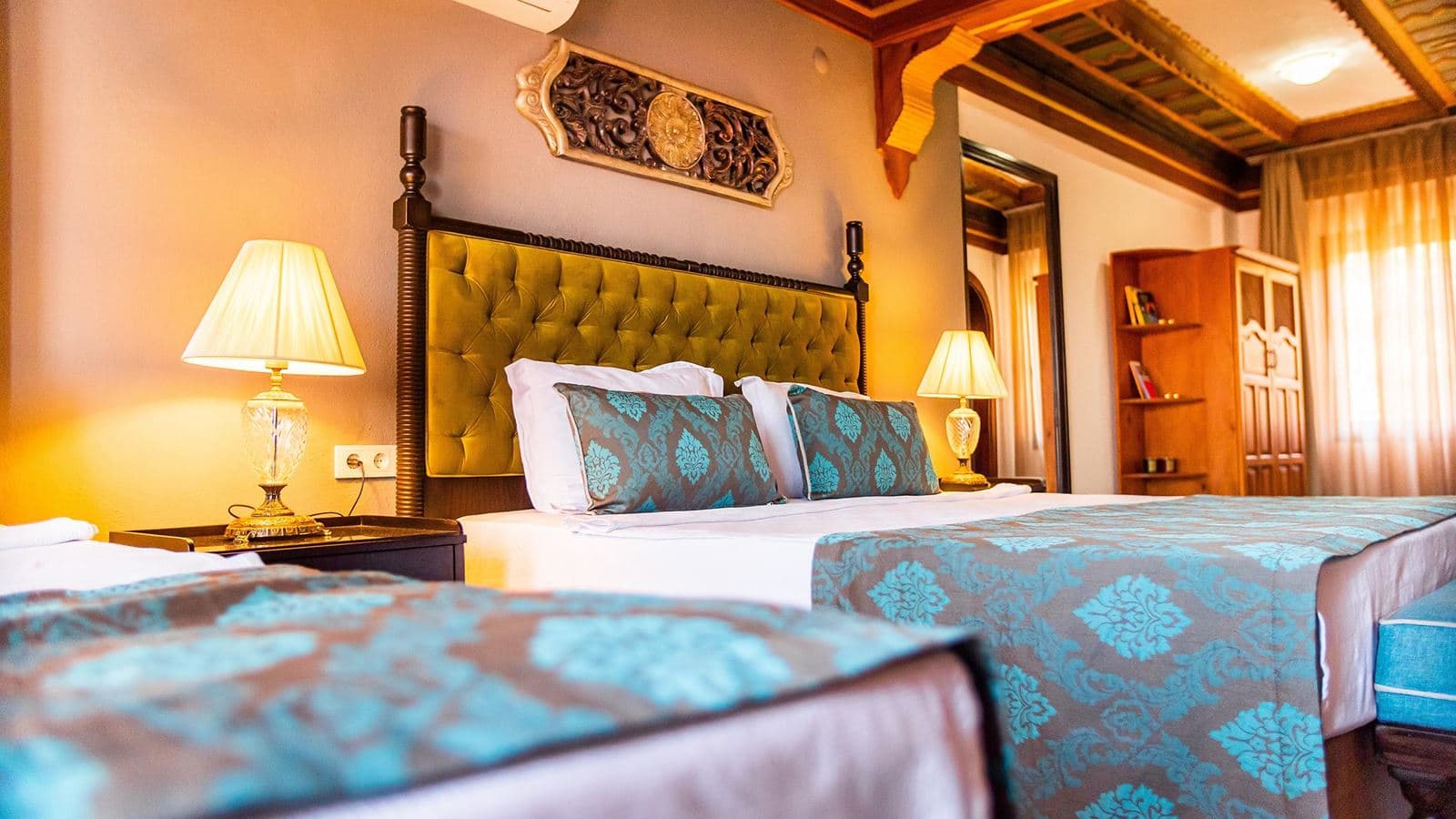 rooms-deluxe-room