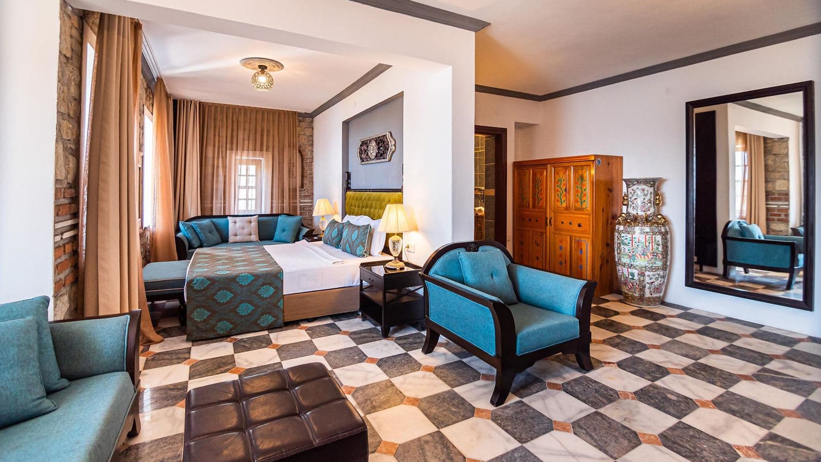 rooms-deluxe-room