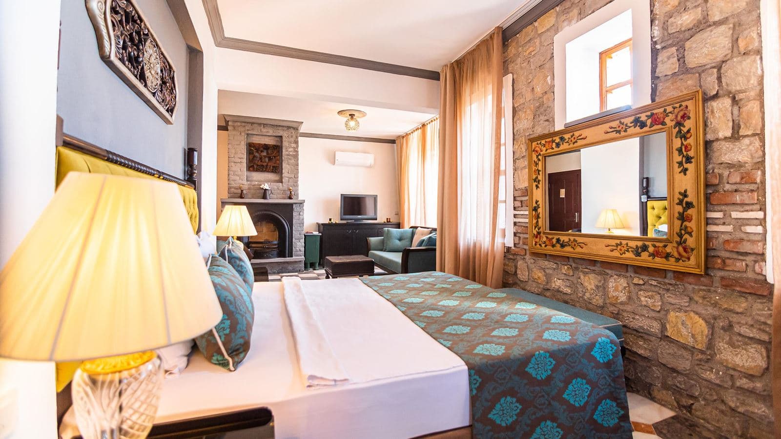 rooms-deluxe-room