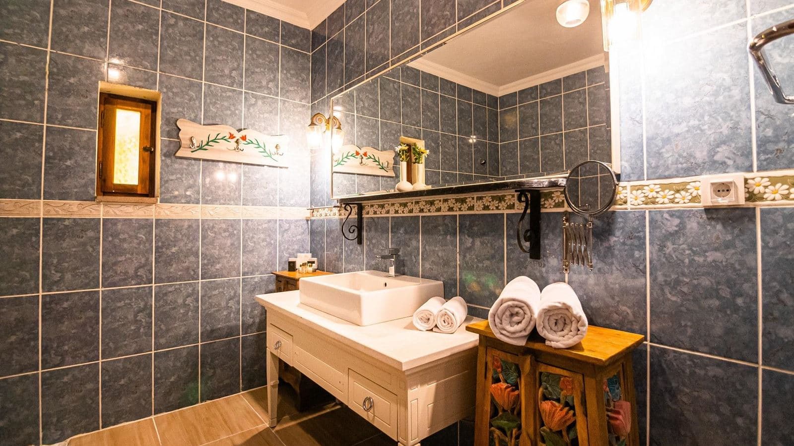 rooms-deluxe-room