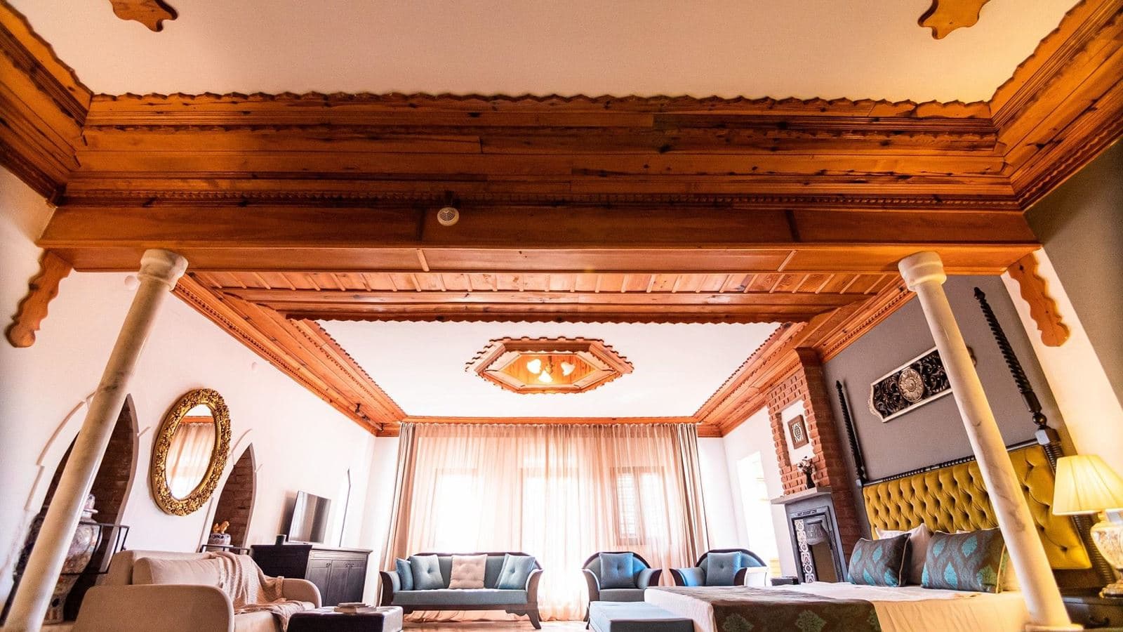 rooms-deluxe-room