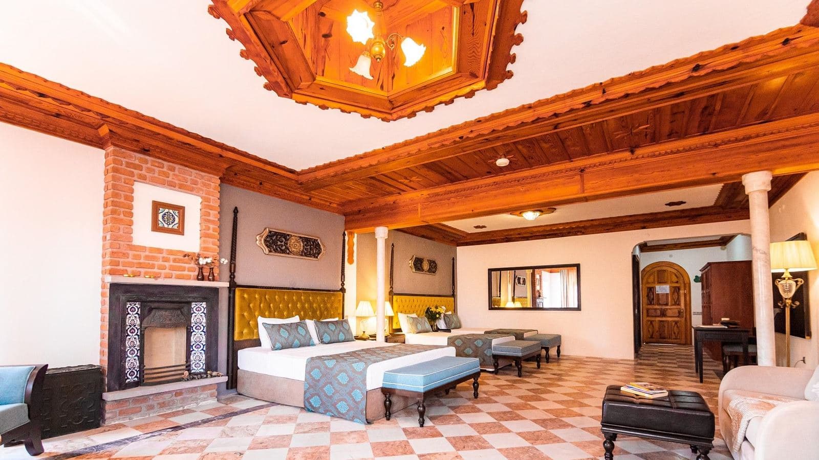 rooms-deluxe-superior-room