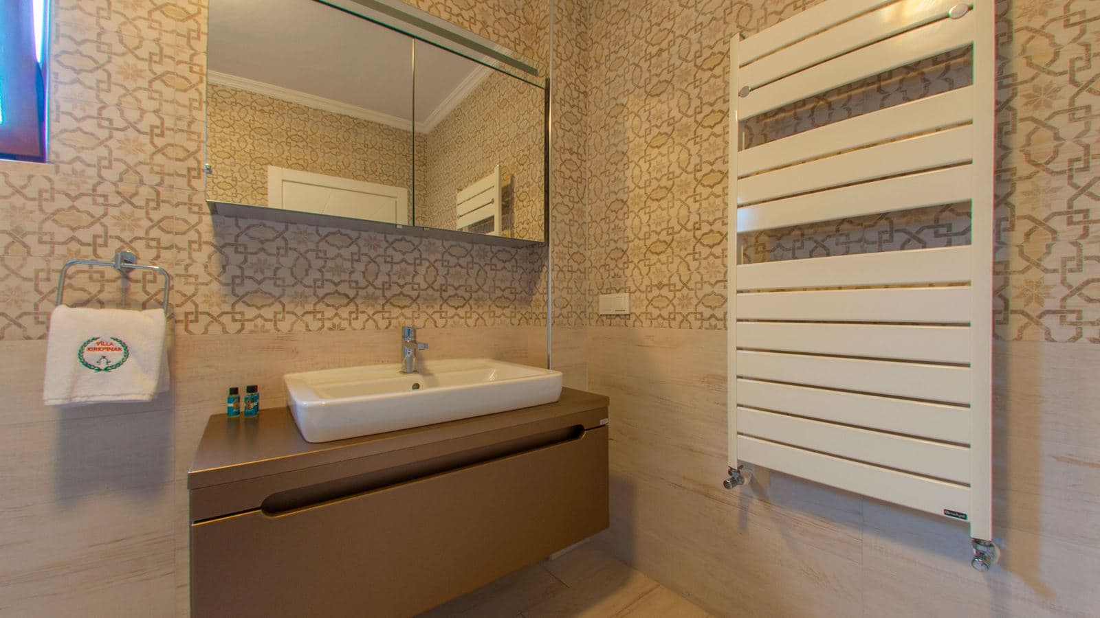 rooms-deluxe-villa