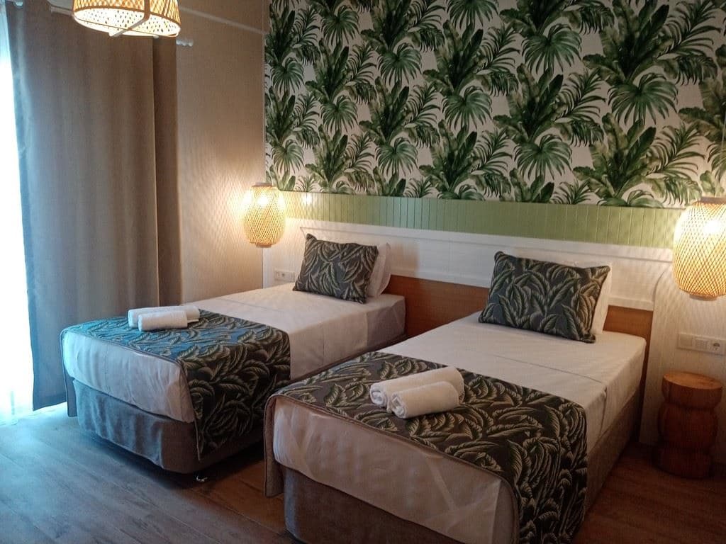 rooms-deluxe-room-with-balcony