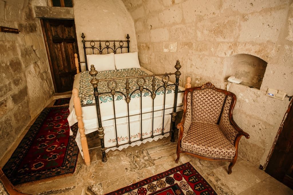 rooms-cave-room