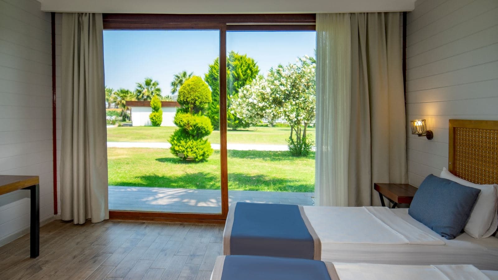 rooms-economy-room