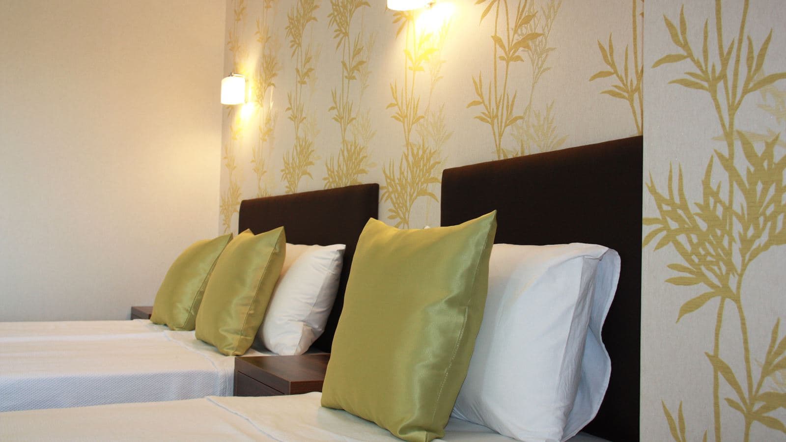 rooms-superior-room-seaview-balcony