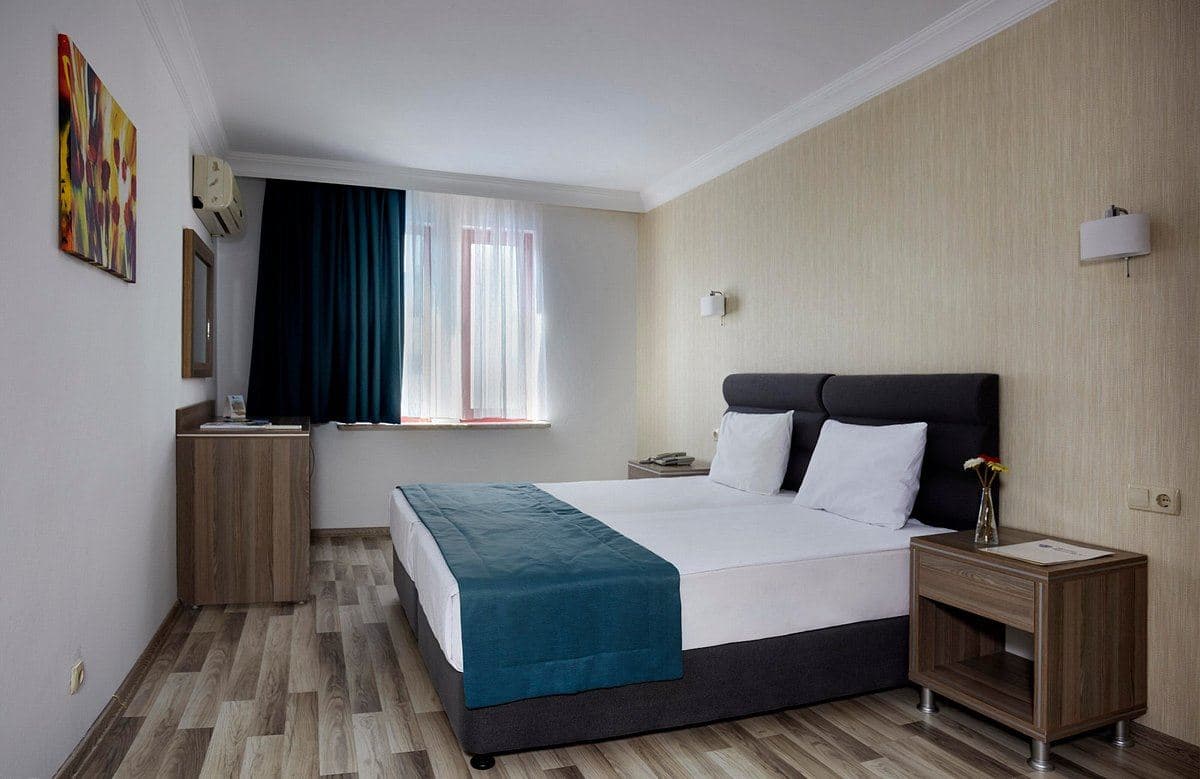 rooms-family-room-2-bedrooms-balcony