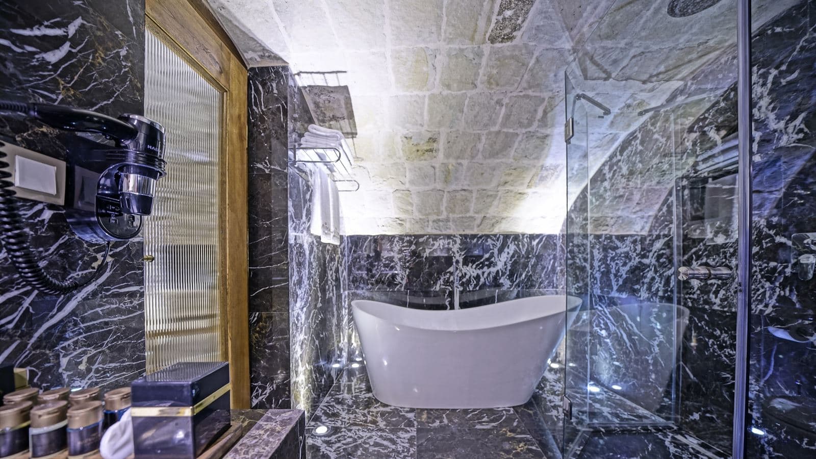 rooms-suit-1007