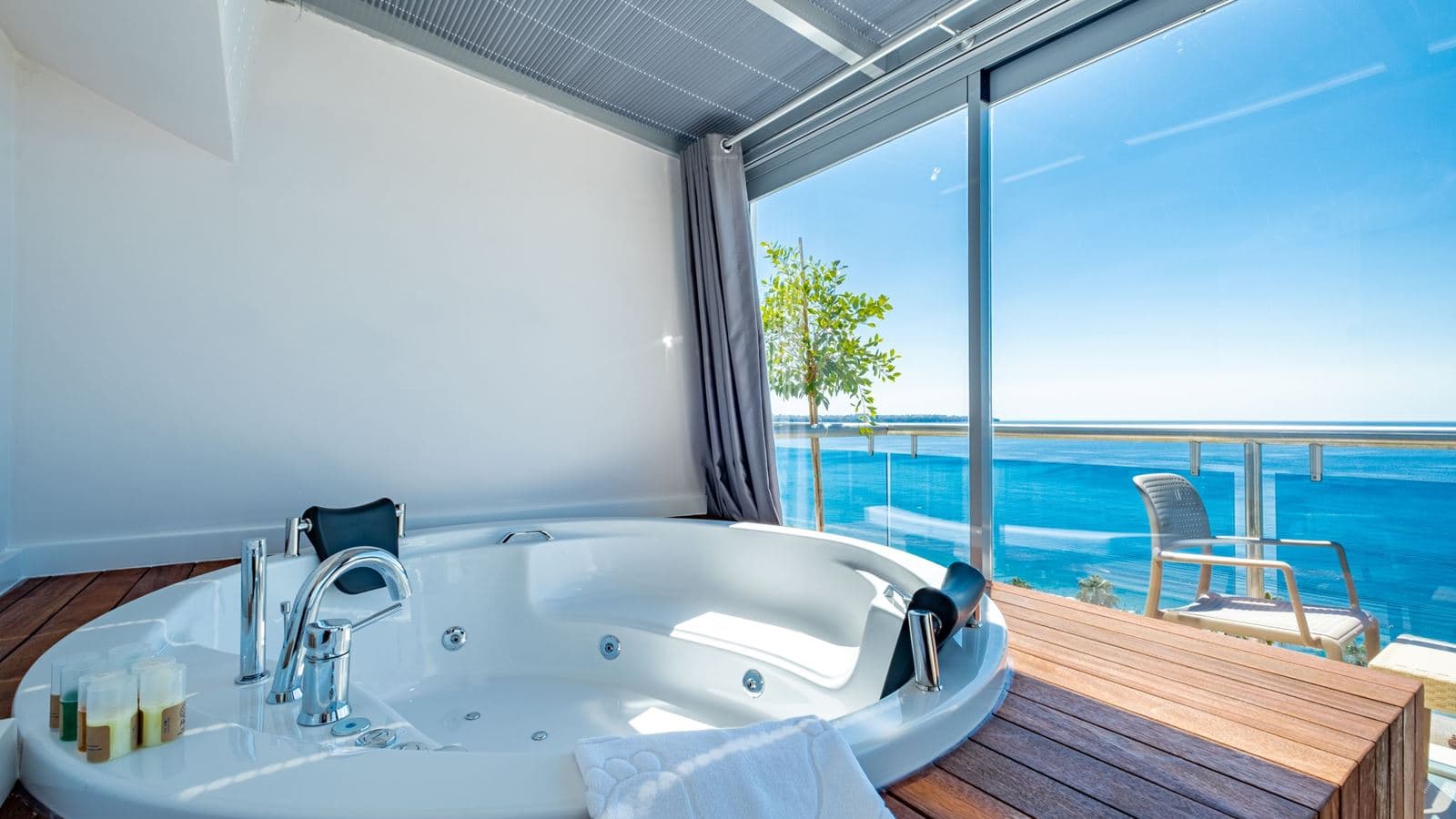 rooms-teras-suit