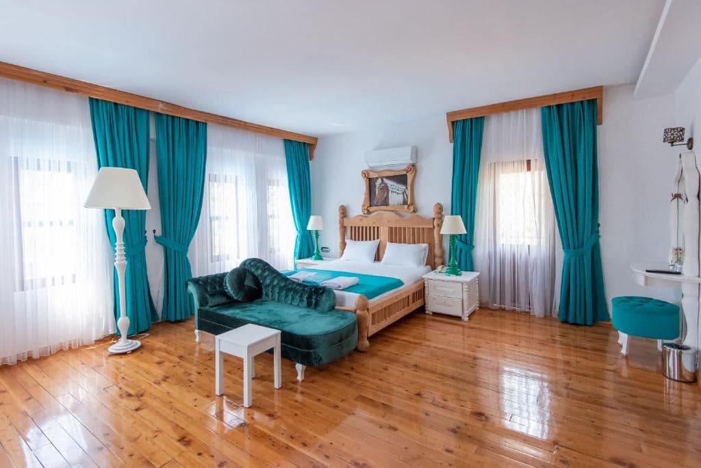 rooms-deluxe-room