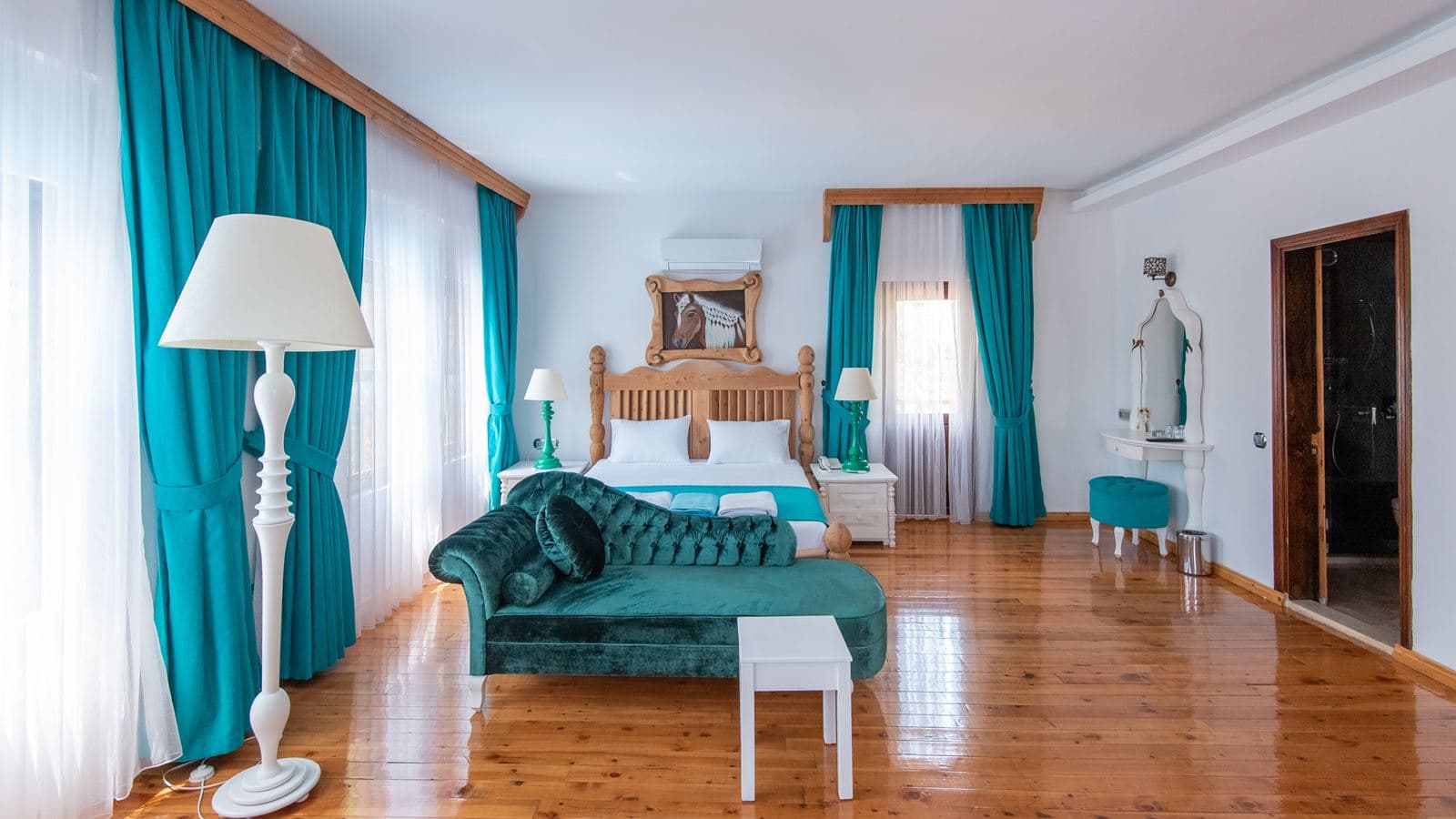 rooms-deluxe-room