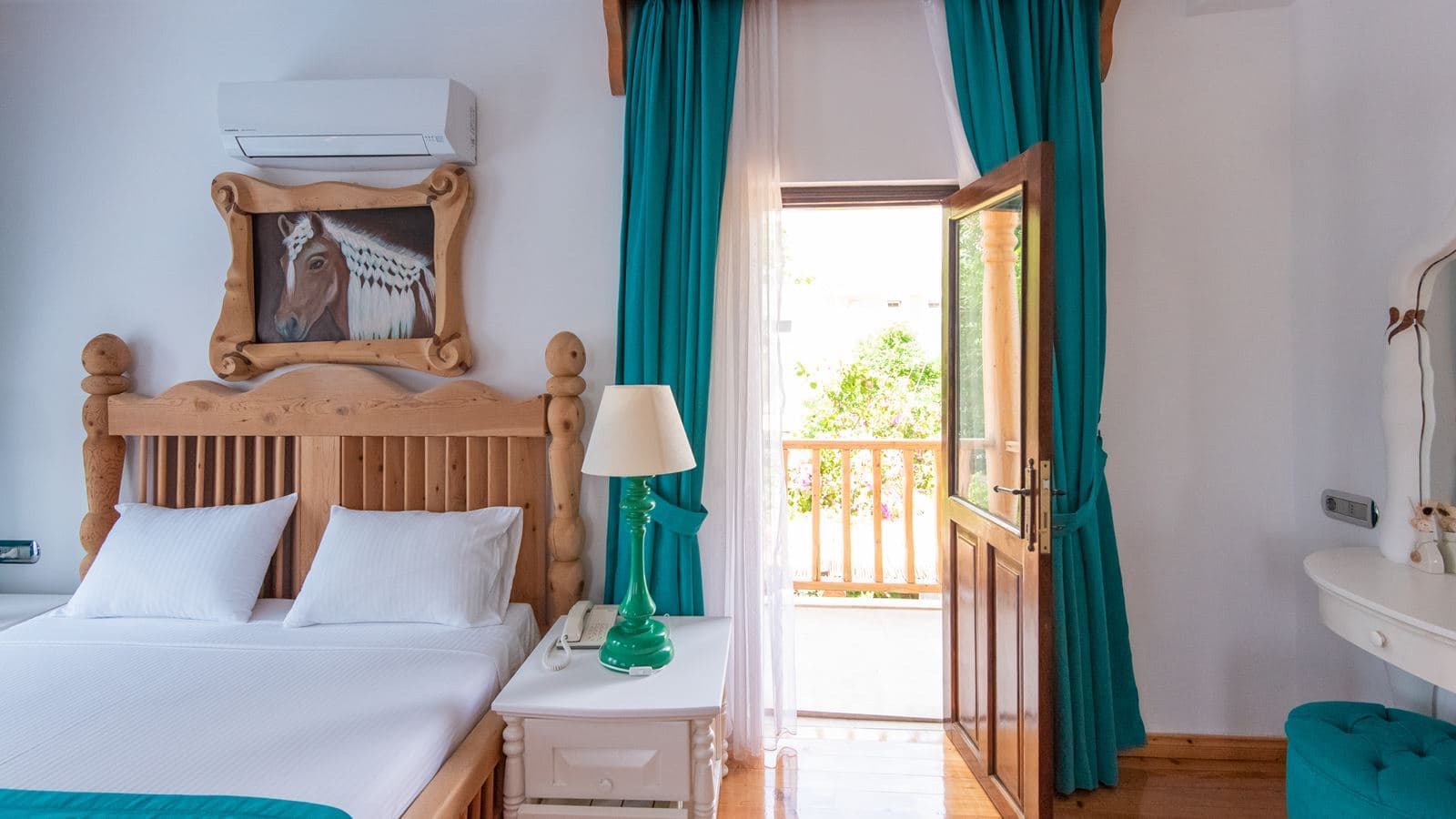 rooms-deluxe-room