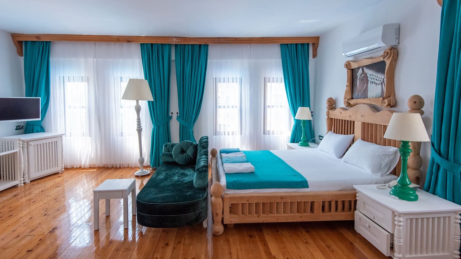 rooms-deluxe-room