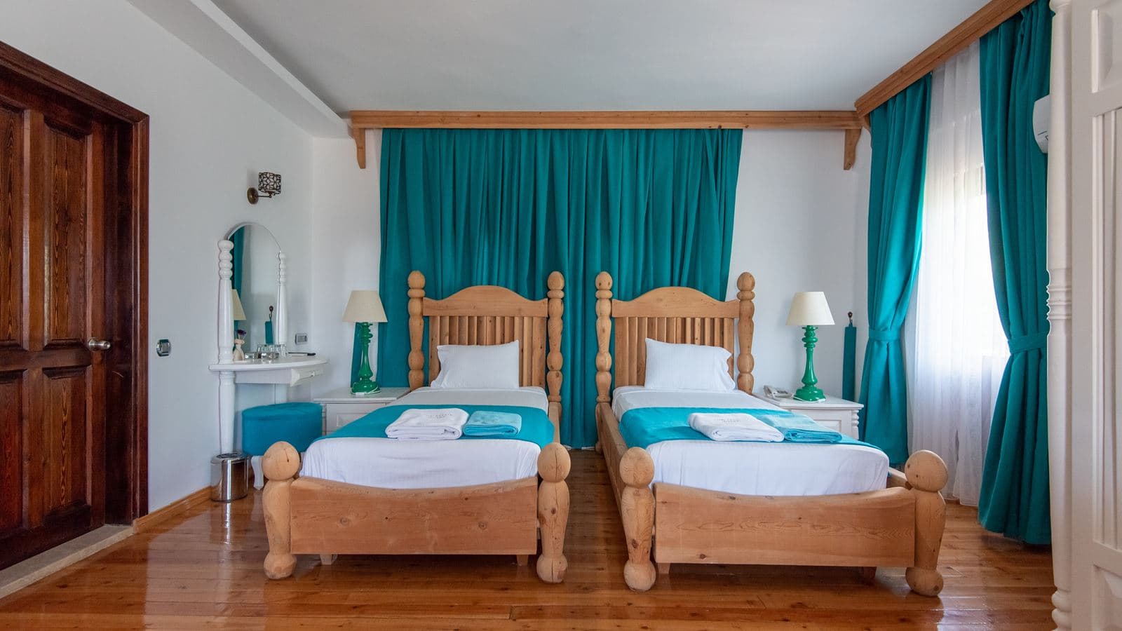 rooms-deluxe-room