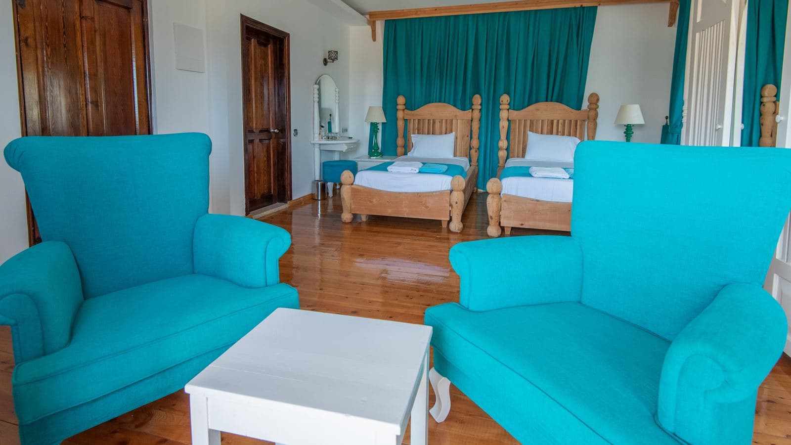 rooms-deluxe-room