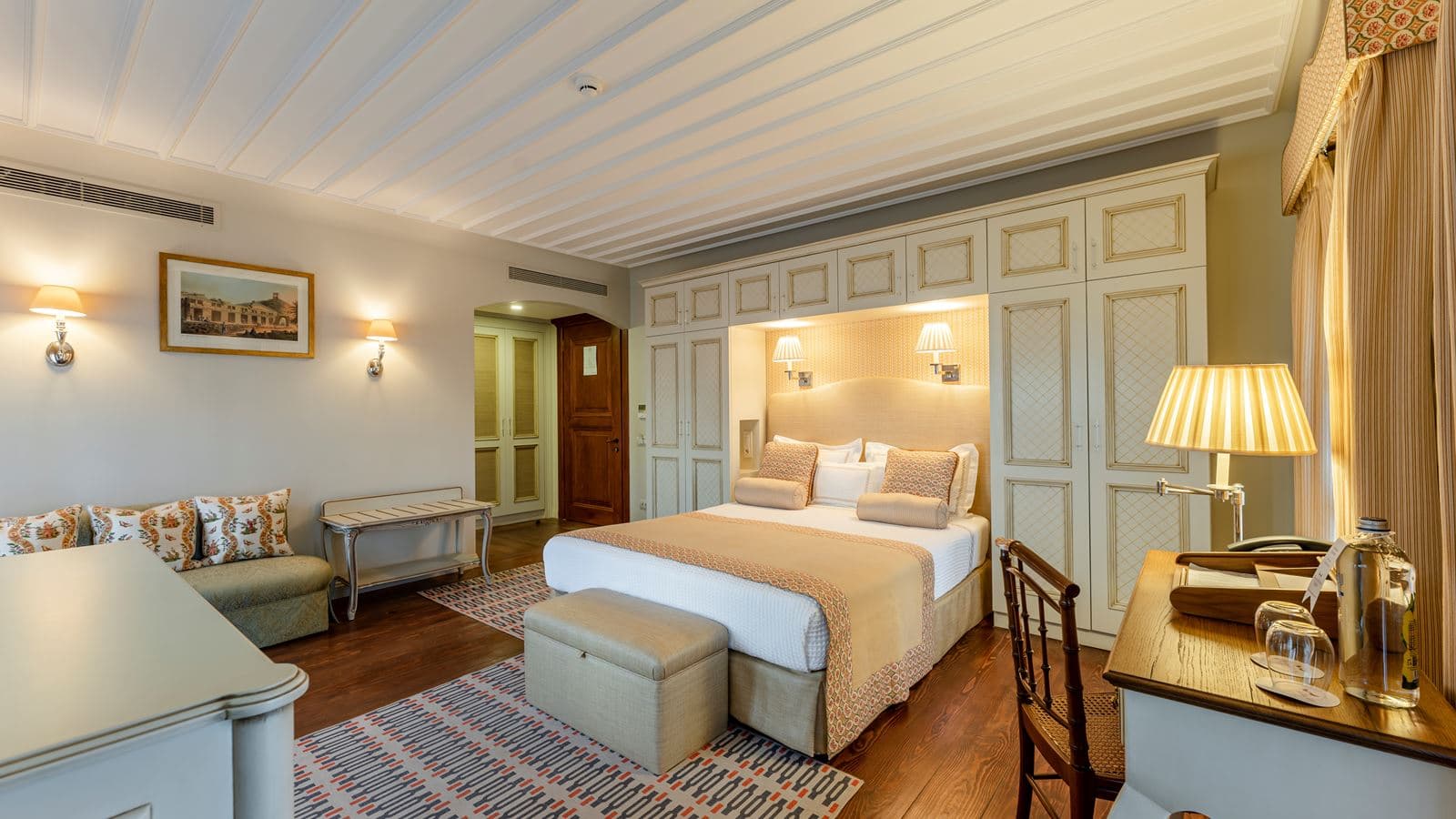 rooms-deluxe-room