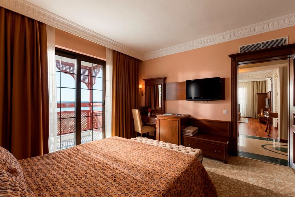 rooms-king-suite-room