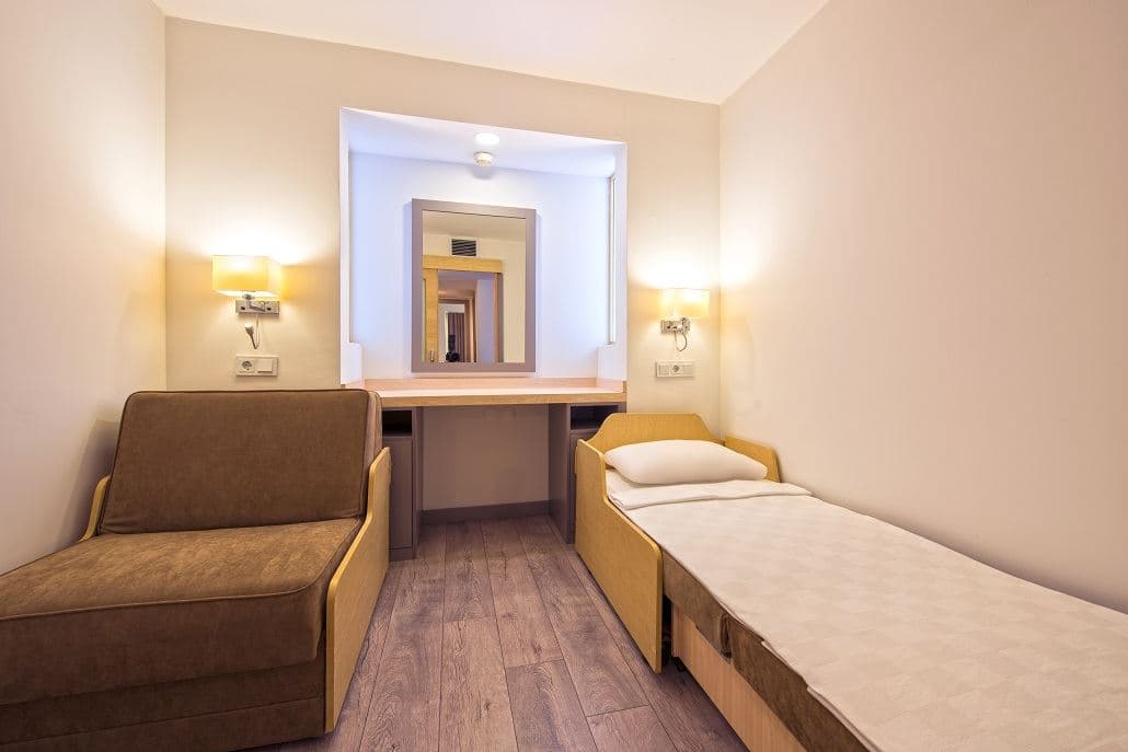 rooms-family-land-view