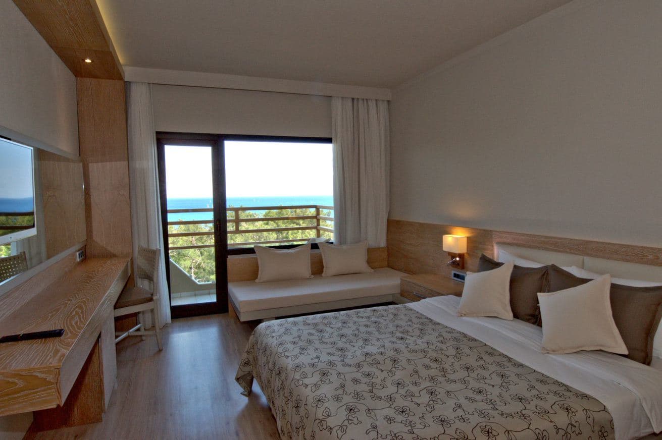 rooms-standard-room-main-building-seaside-with-balcony