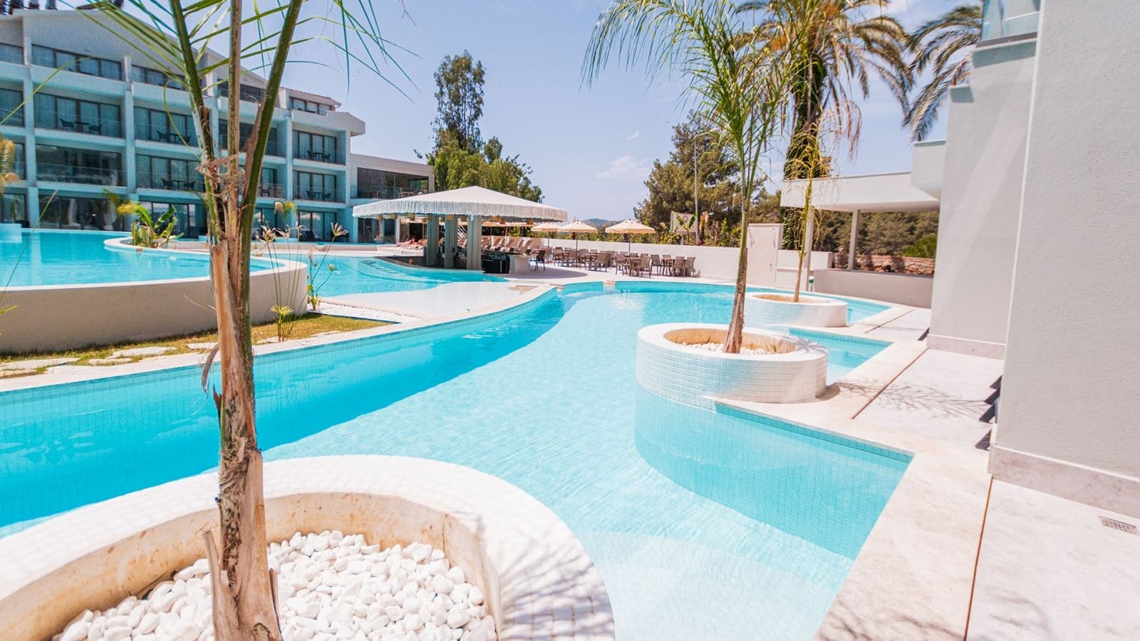 rooms-deluxe-swim-up-suite