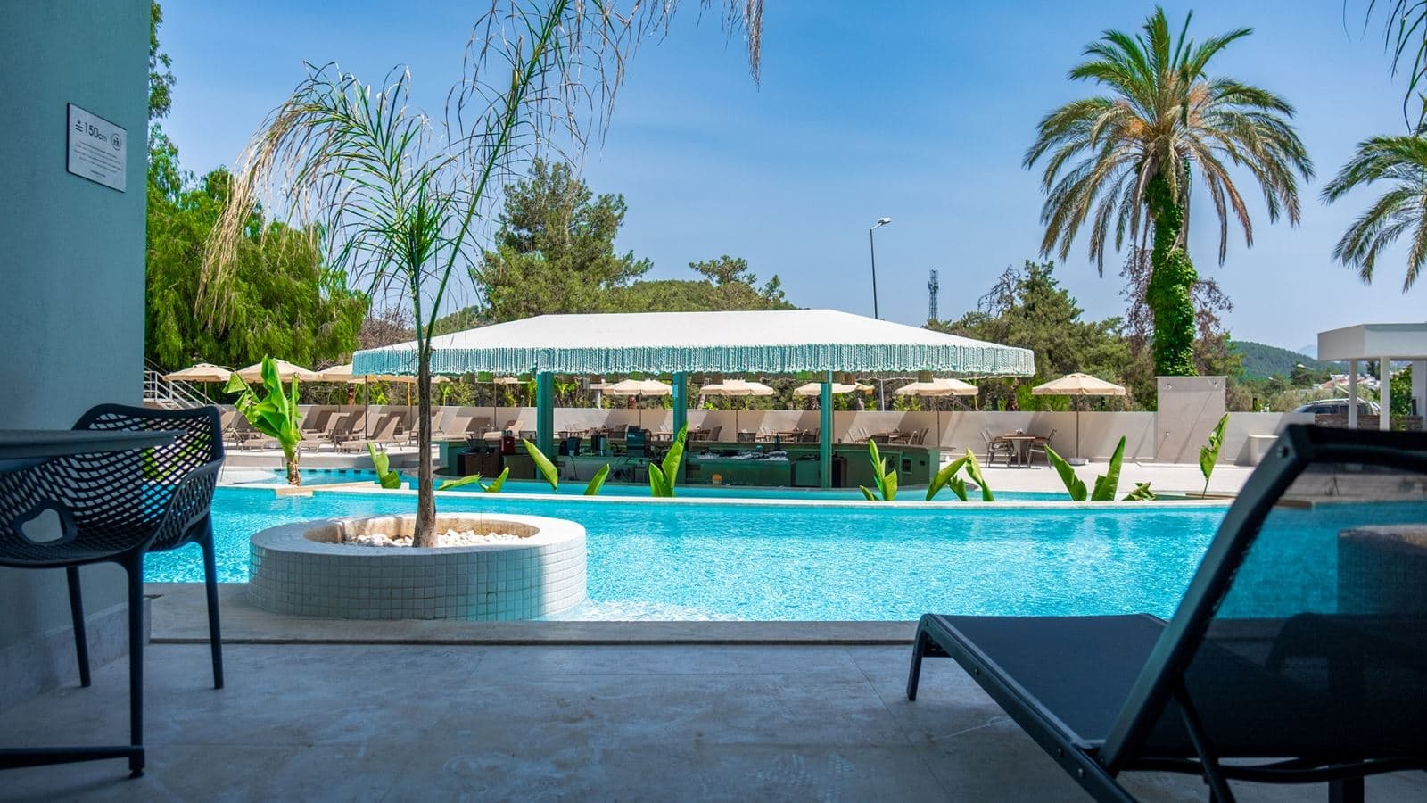 rooms-deluxe-swim-up-suite