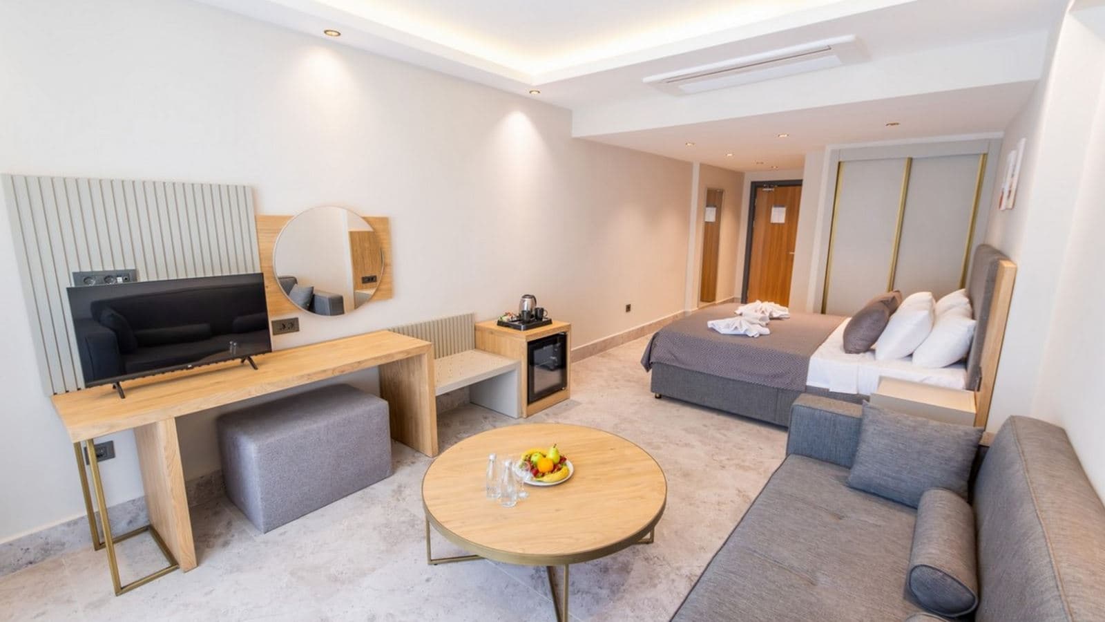 rooms-deluxe-swim-up-suite