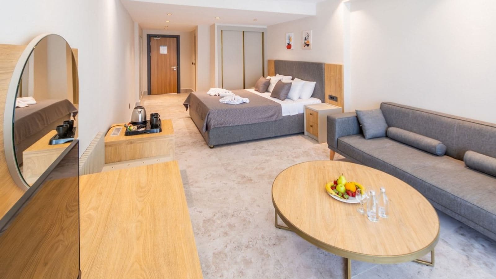 rooms-deluxe-swim-up-suite