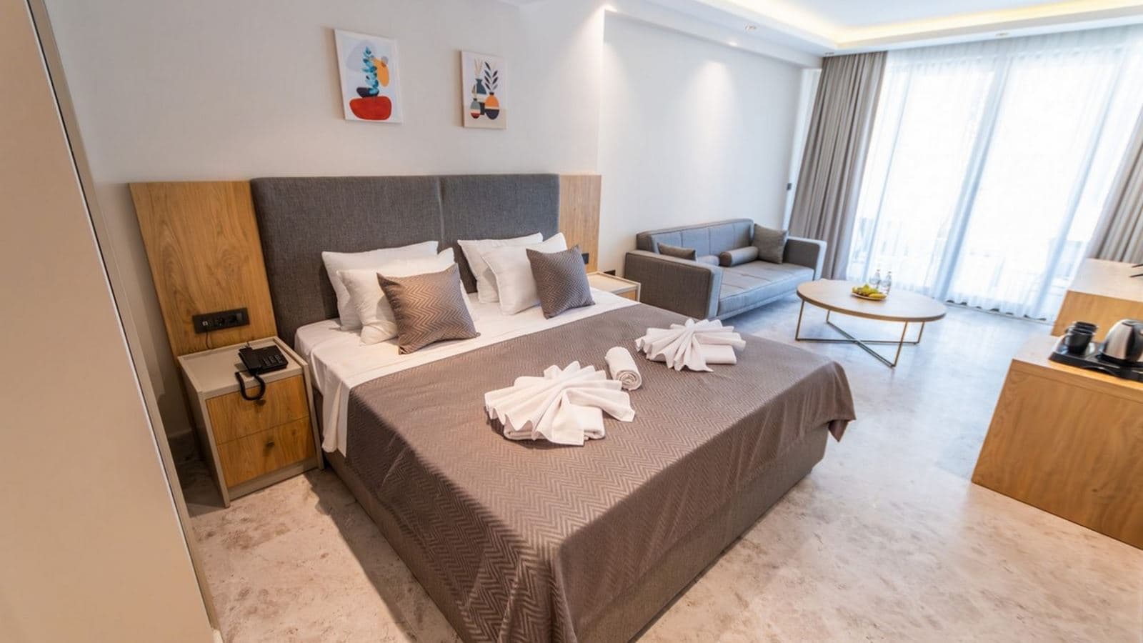 rooms-deluxe-swim-up-suite