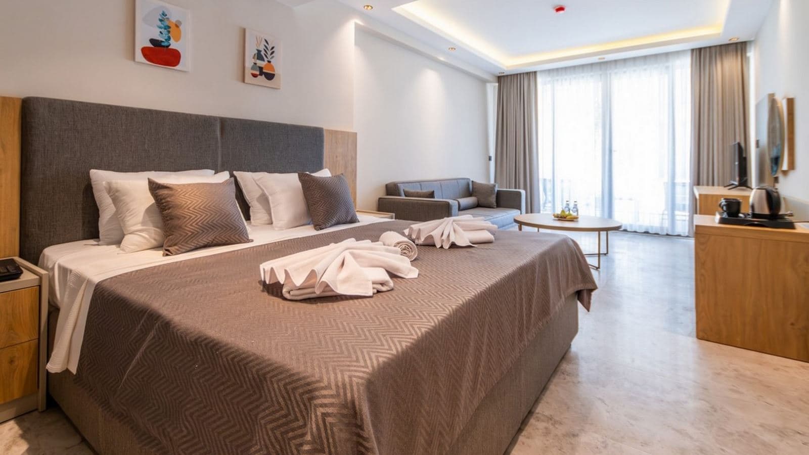 rooms-deluxe-swim-up-suite