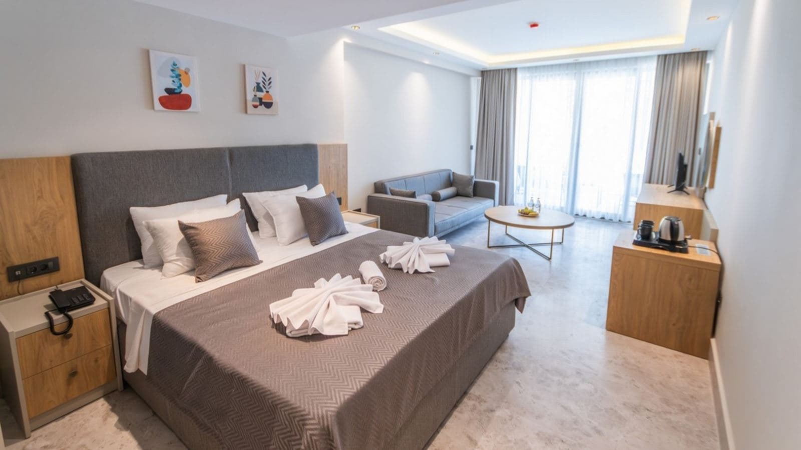 rooms-deluxe-swim-up-suite