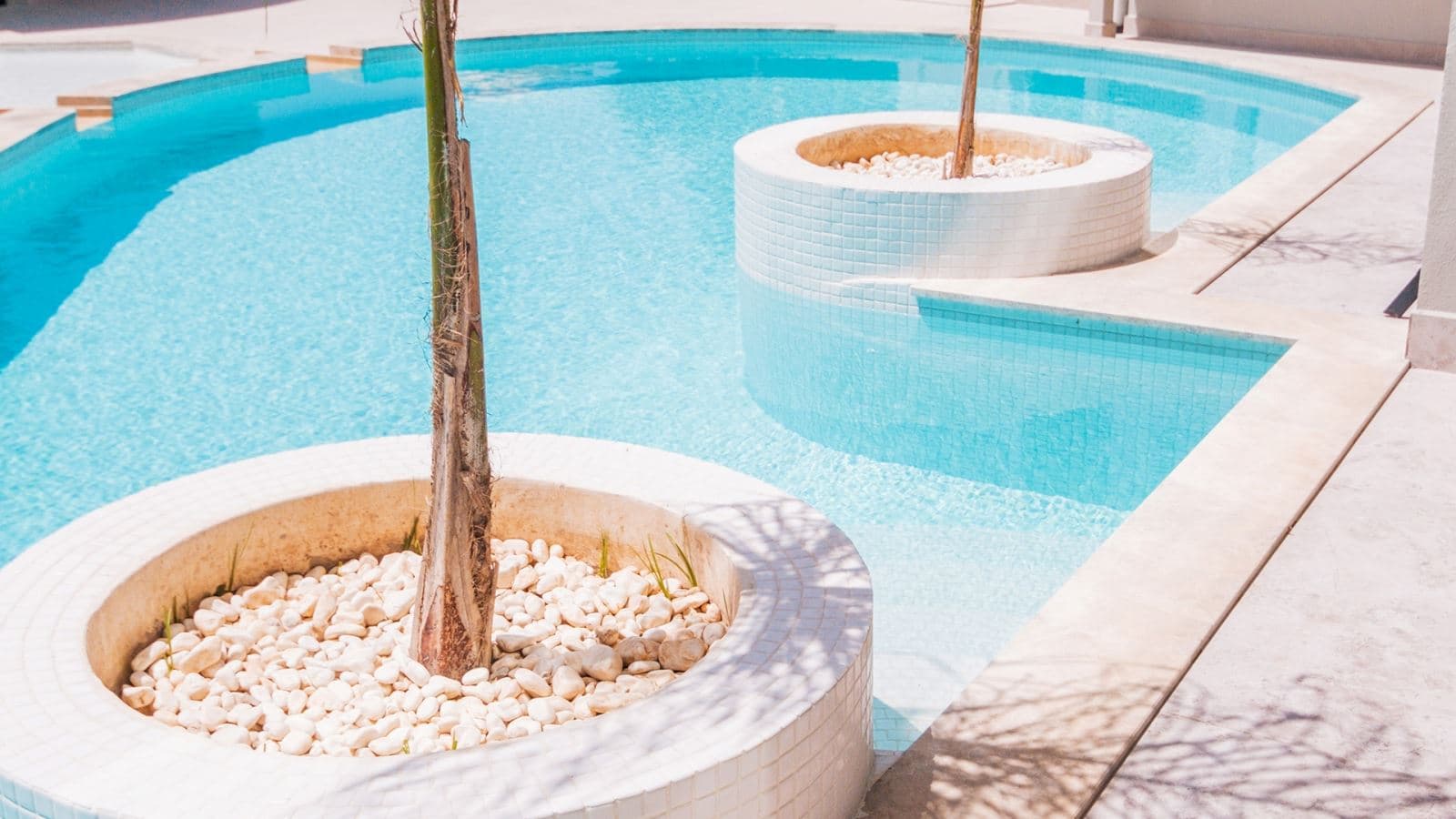 rooms-deluxe-swim-up-suite