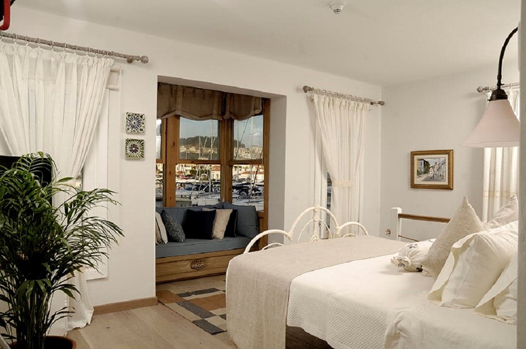 rooms-premium-suit