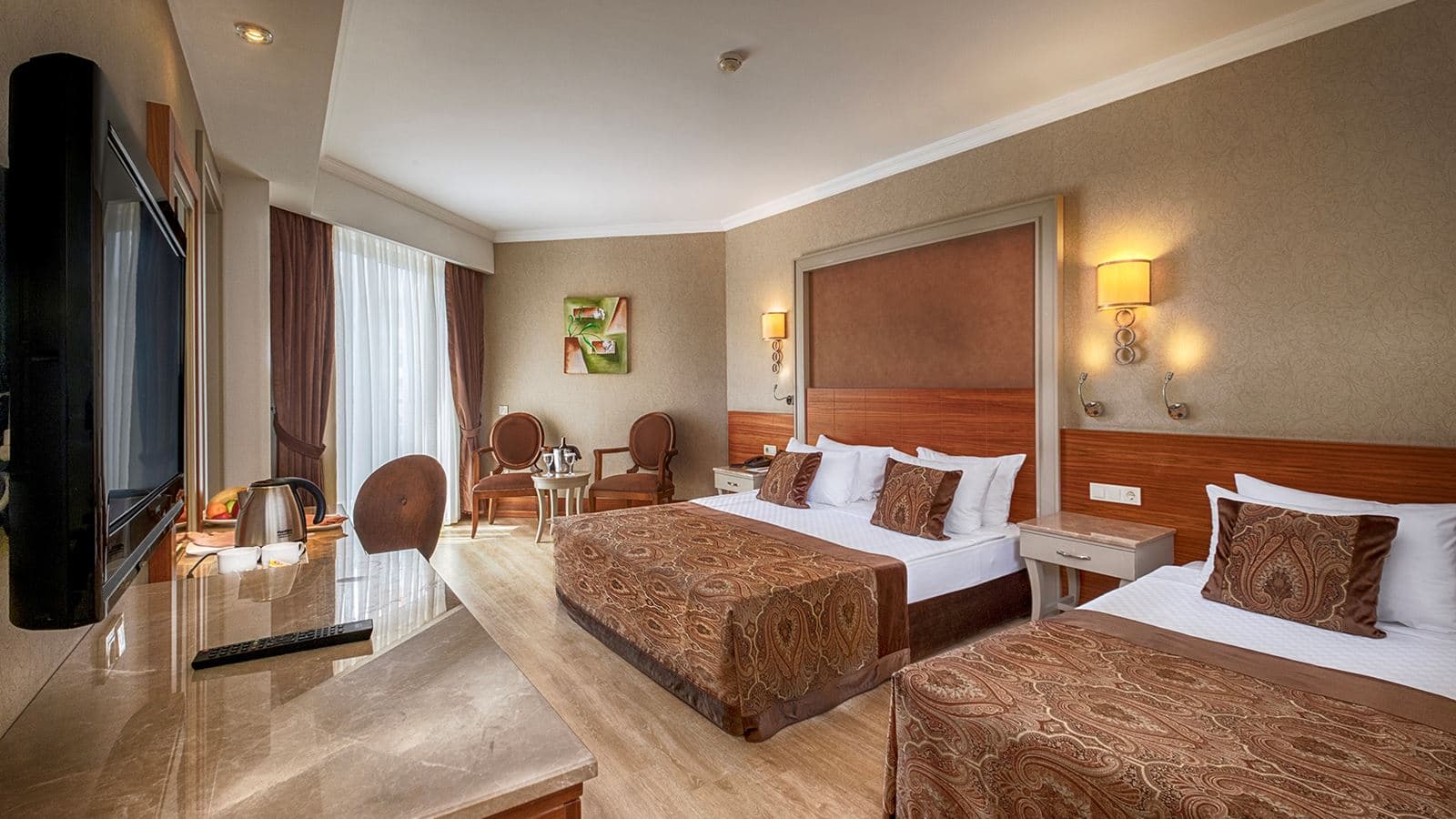 rooms-family-room-pool-view