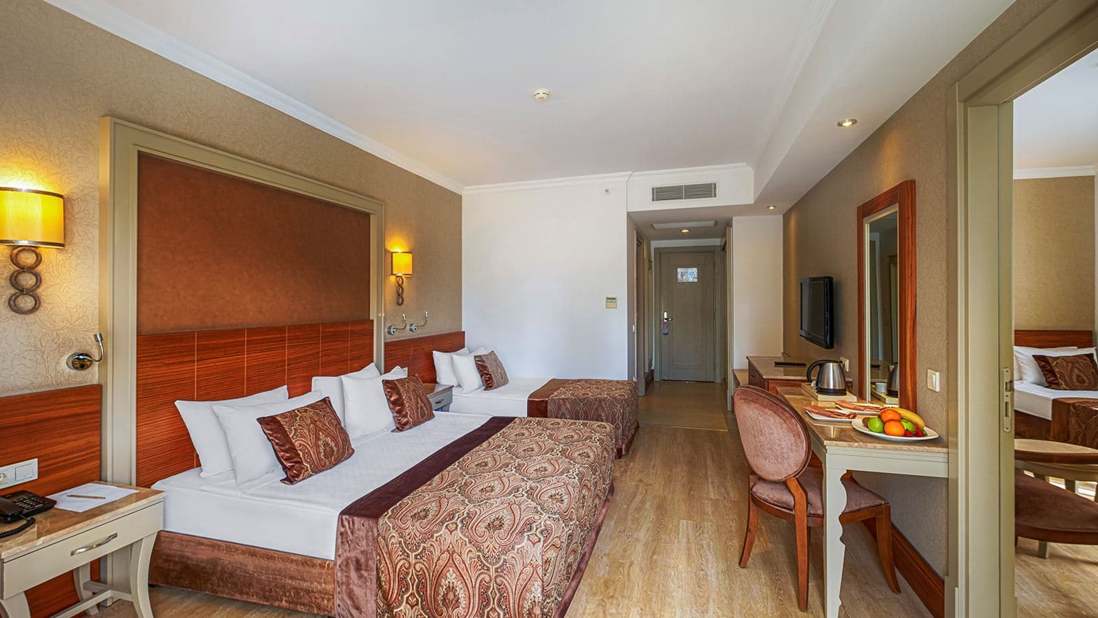 rooms-swim-up-family-room