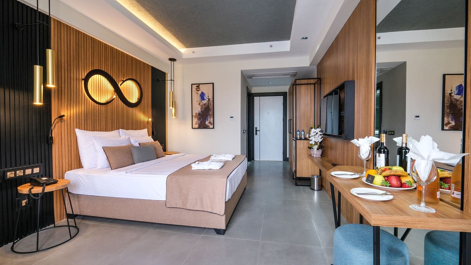 rooms-corner-suit