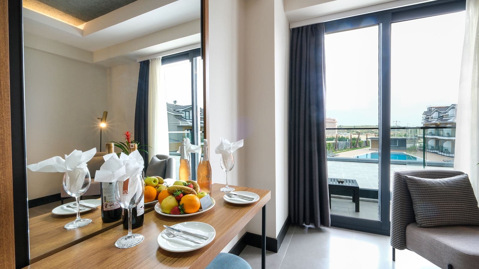 rooms-corner-suit
