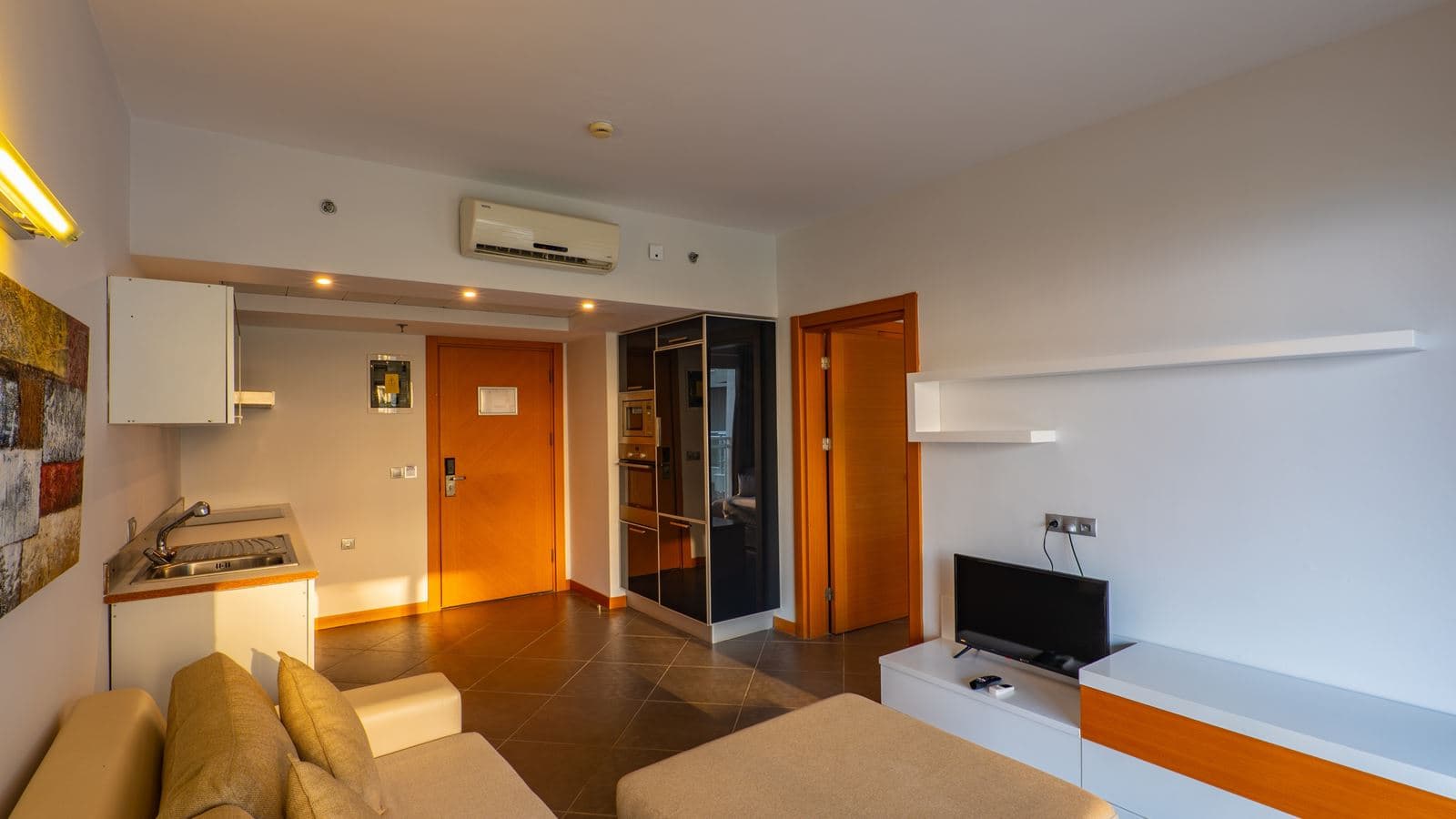 rooms-1+1-family-room-with-bunkbed