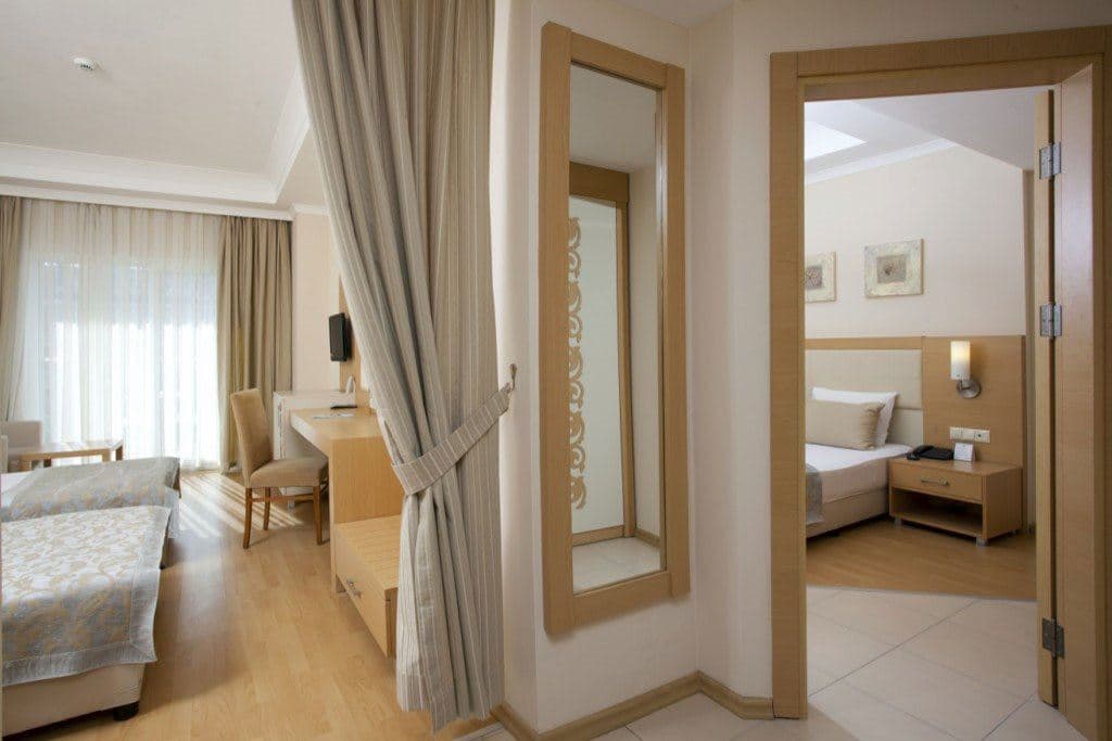 rooms-family-room