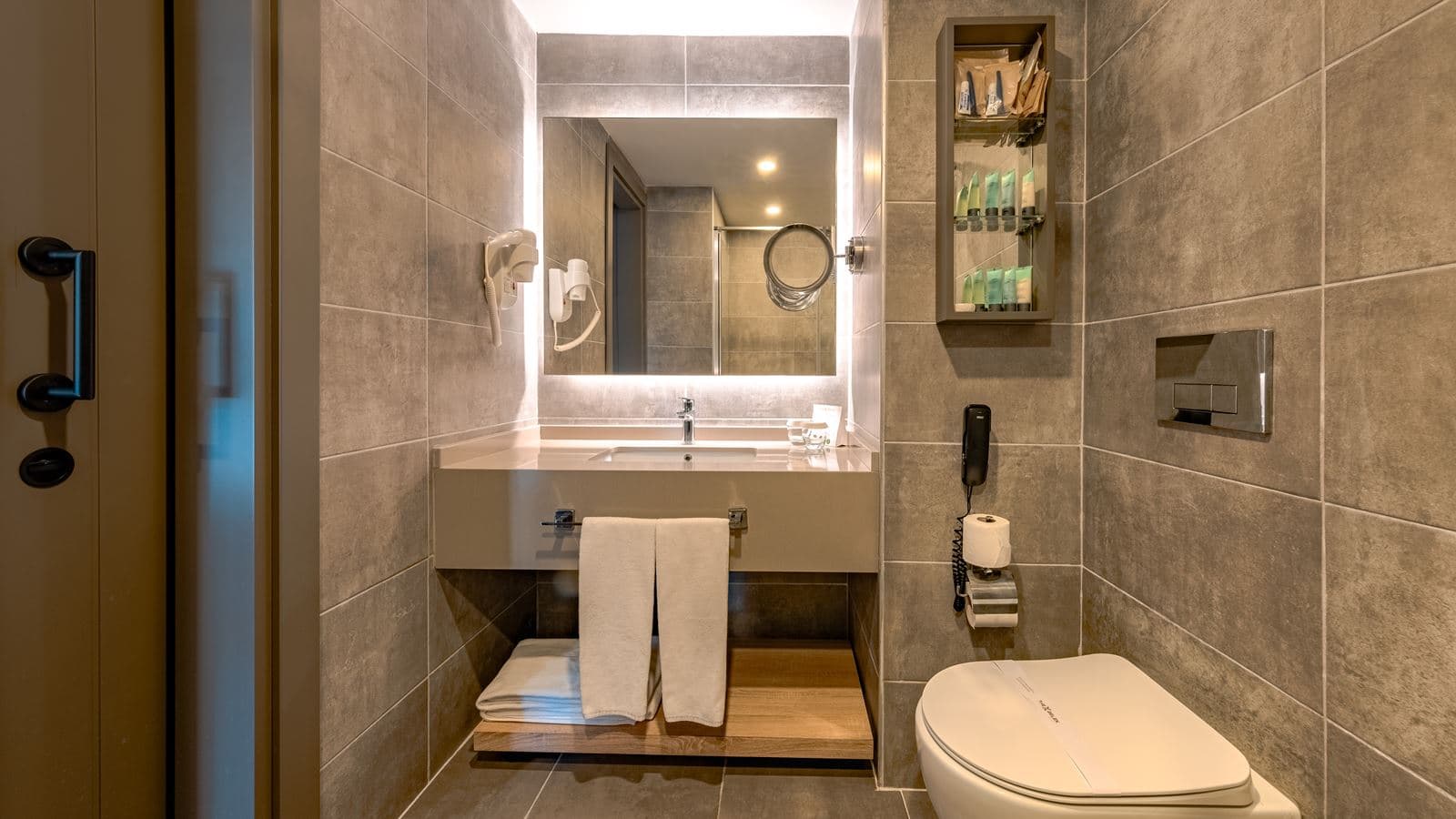 rooms-family-room-with-connection-door
