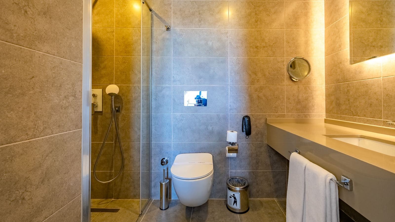 rooms-family-room-with-connection-door