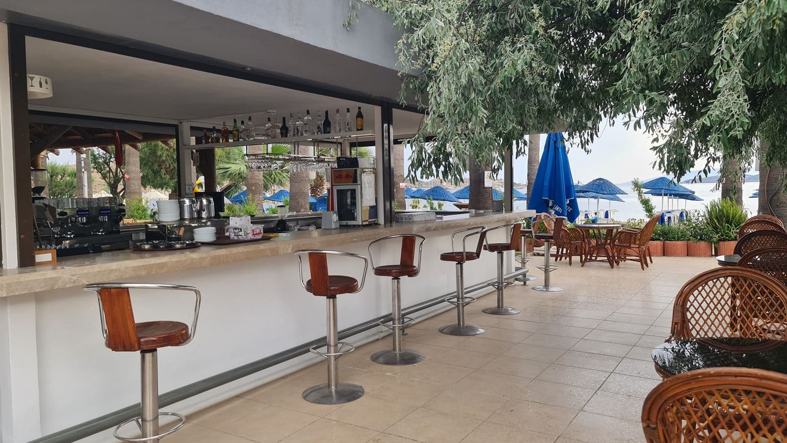 bars-nagi-beach
