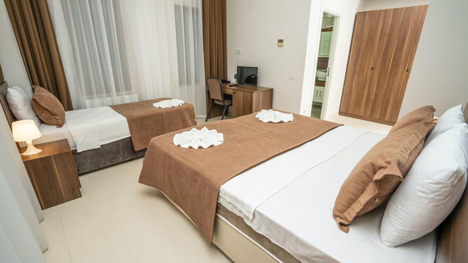 rooms-triple-room