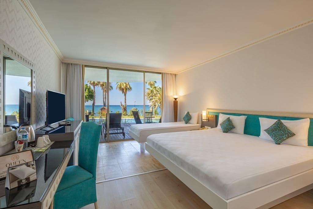 rooms-swim-up-room